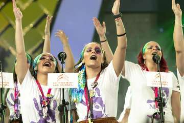 Los nietos de Sary Mánchez abren la final de murgas del Carnaval de 'Una noche en Río' (Foto TA)